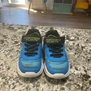 Boys 9t Skechers sneakers light up only used indoors